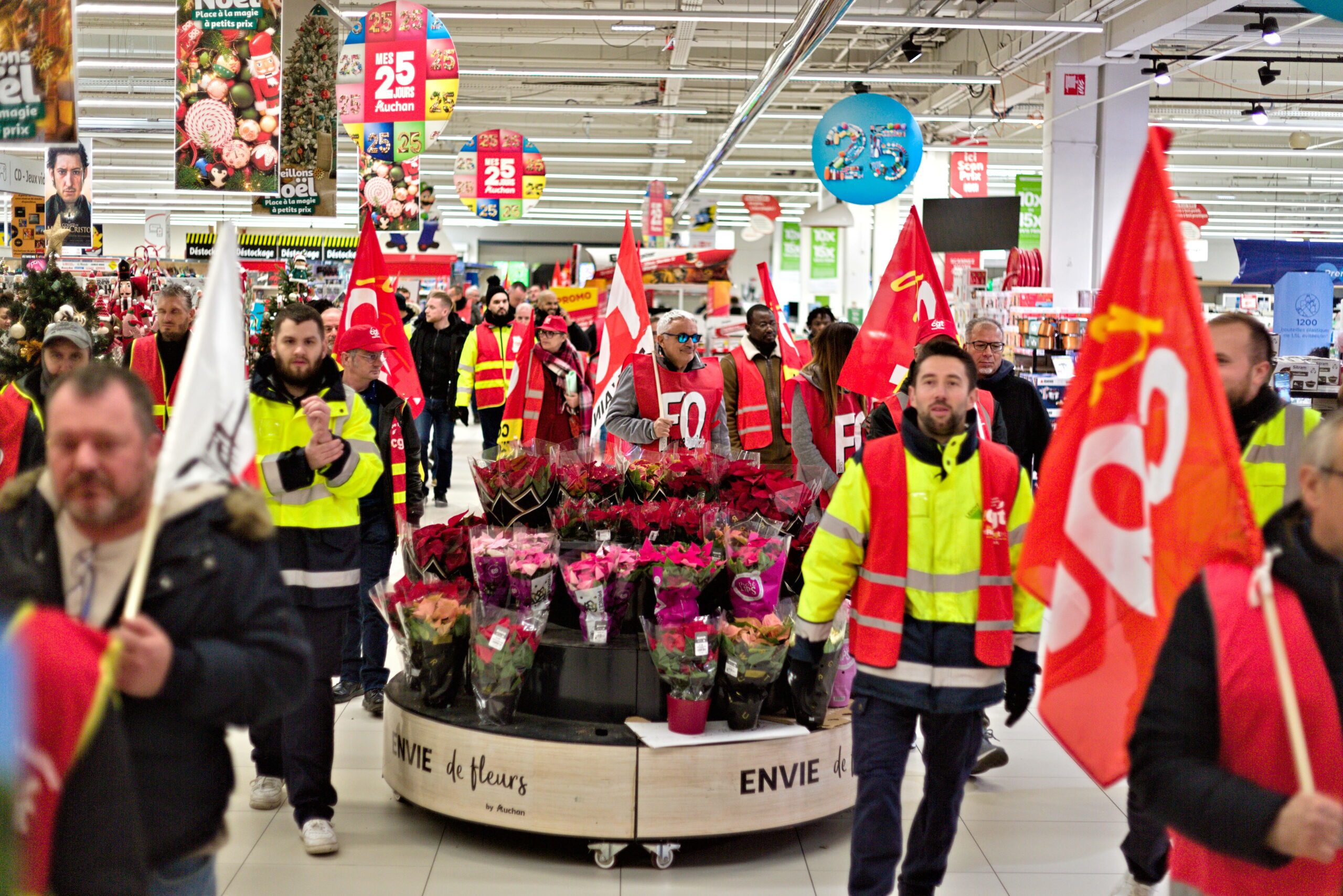 « Le partage des richesses, c’est pas encore ça ». Une grève au siège national de Leroy Merlin pour la hausse des salaires.