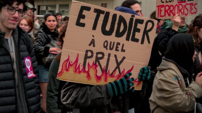 "Etudier, à quel prix ?" (pancarte)