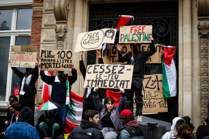 Blocage de l'ESJ à Lille pour les journalistes palestiniens.